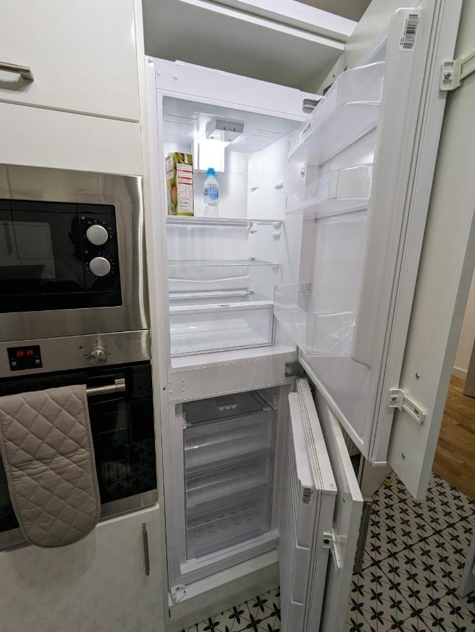 Fantastic 3-Bedroom House In London Morden  エクステリア 写真