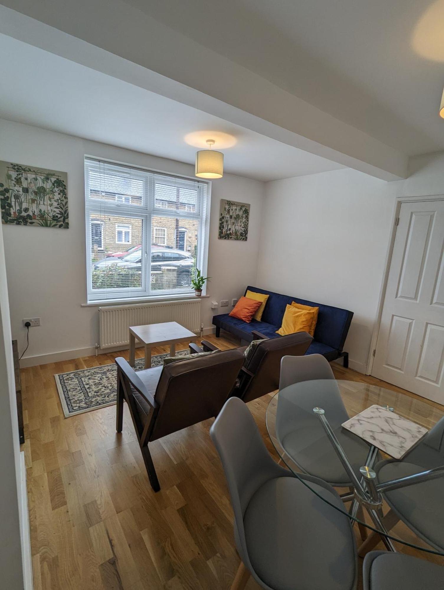 Fantastic 3-Bedroom House In London Morden  エクステリア 写真