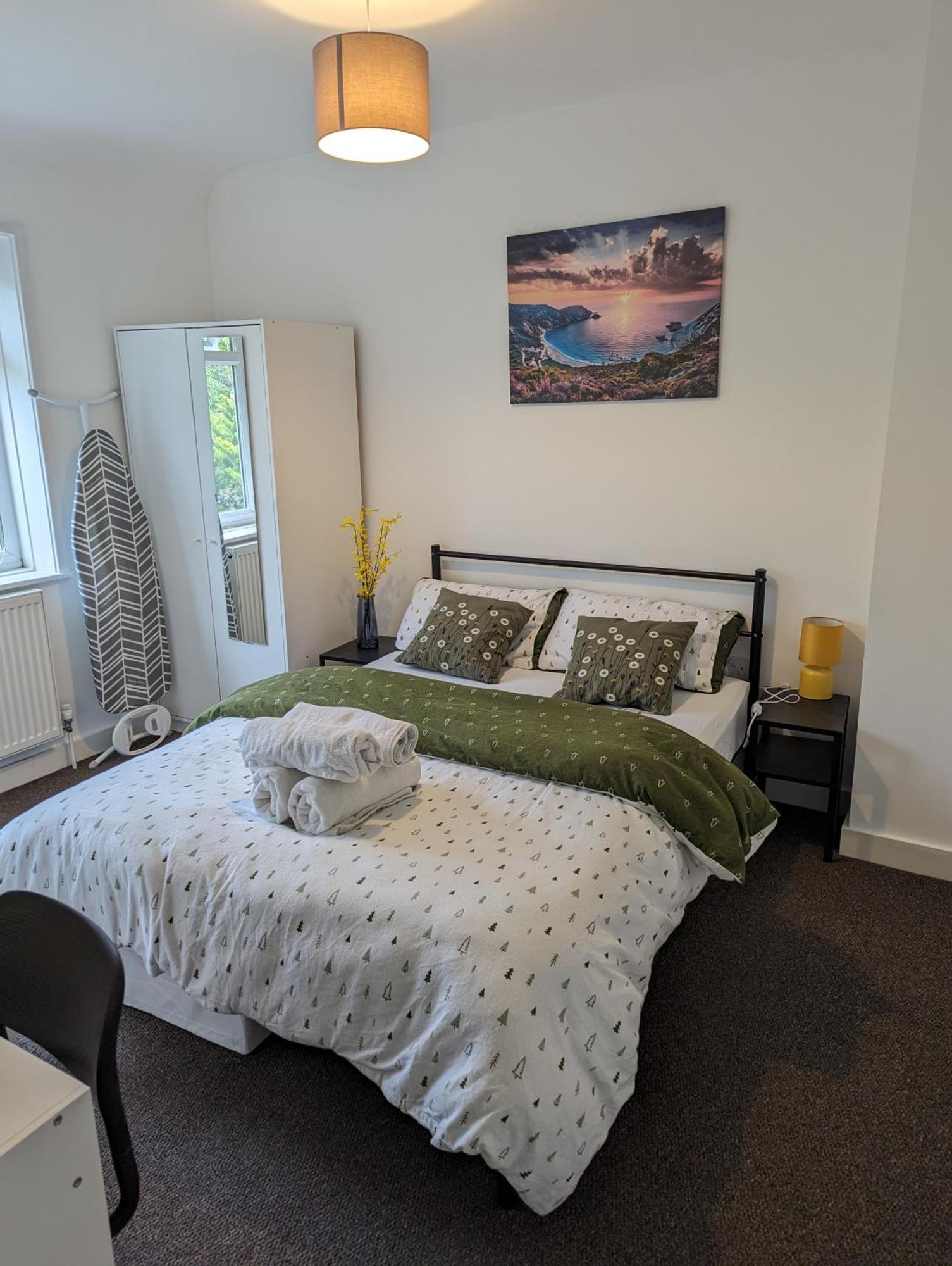 Fantastic 3-Bedroom House In London Morden  エクステリア 写真