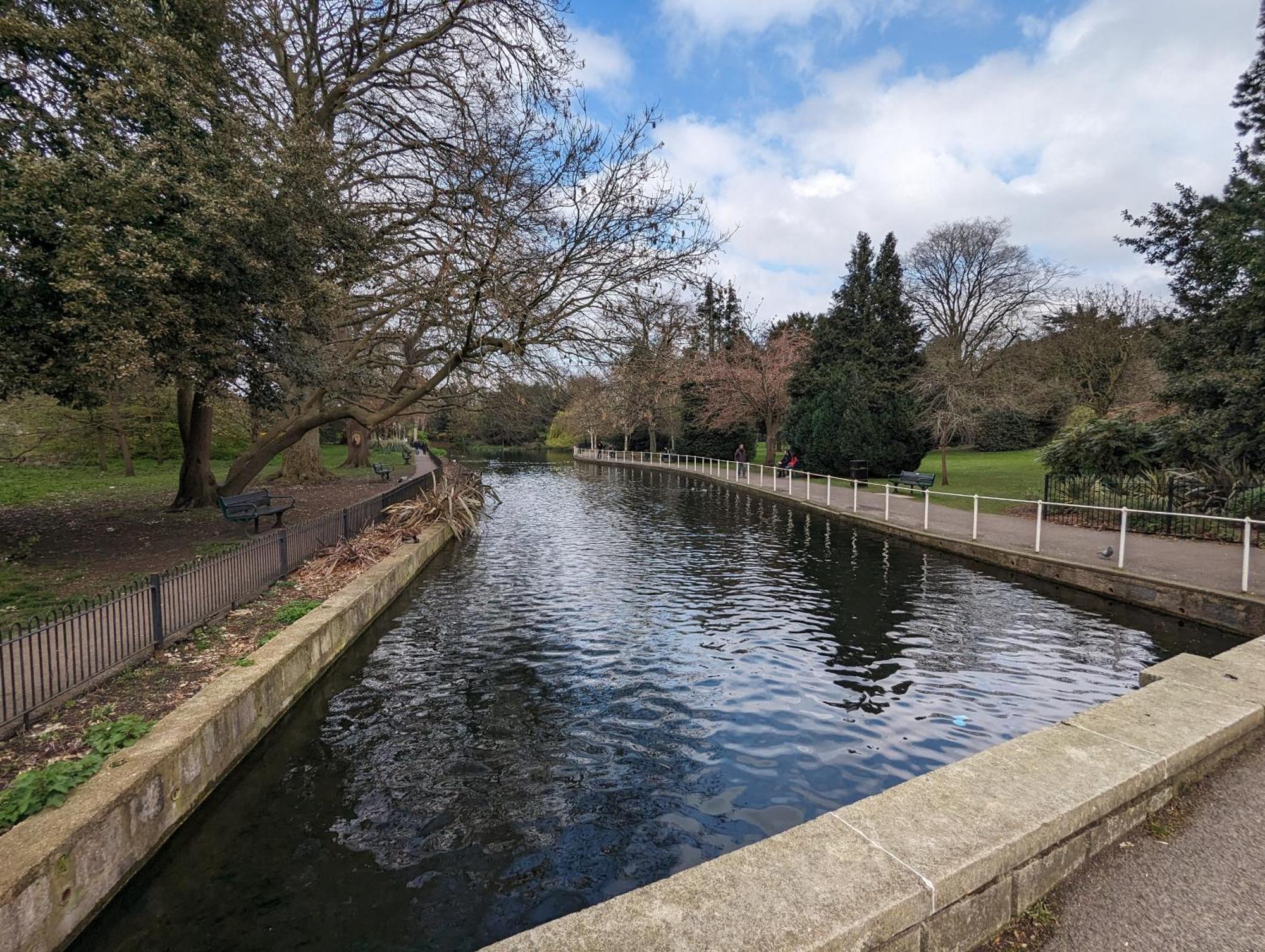 Fantastic 3-Bedroom House In London Morden  エクステリア 写真