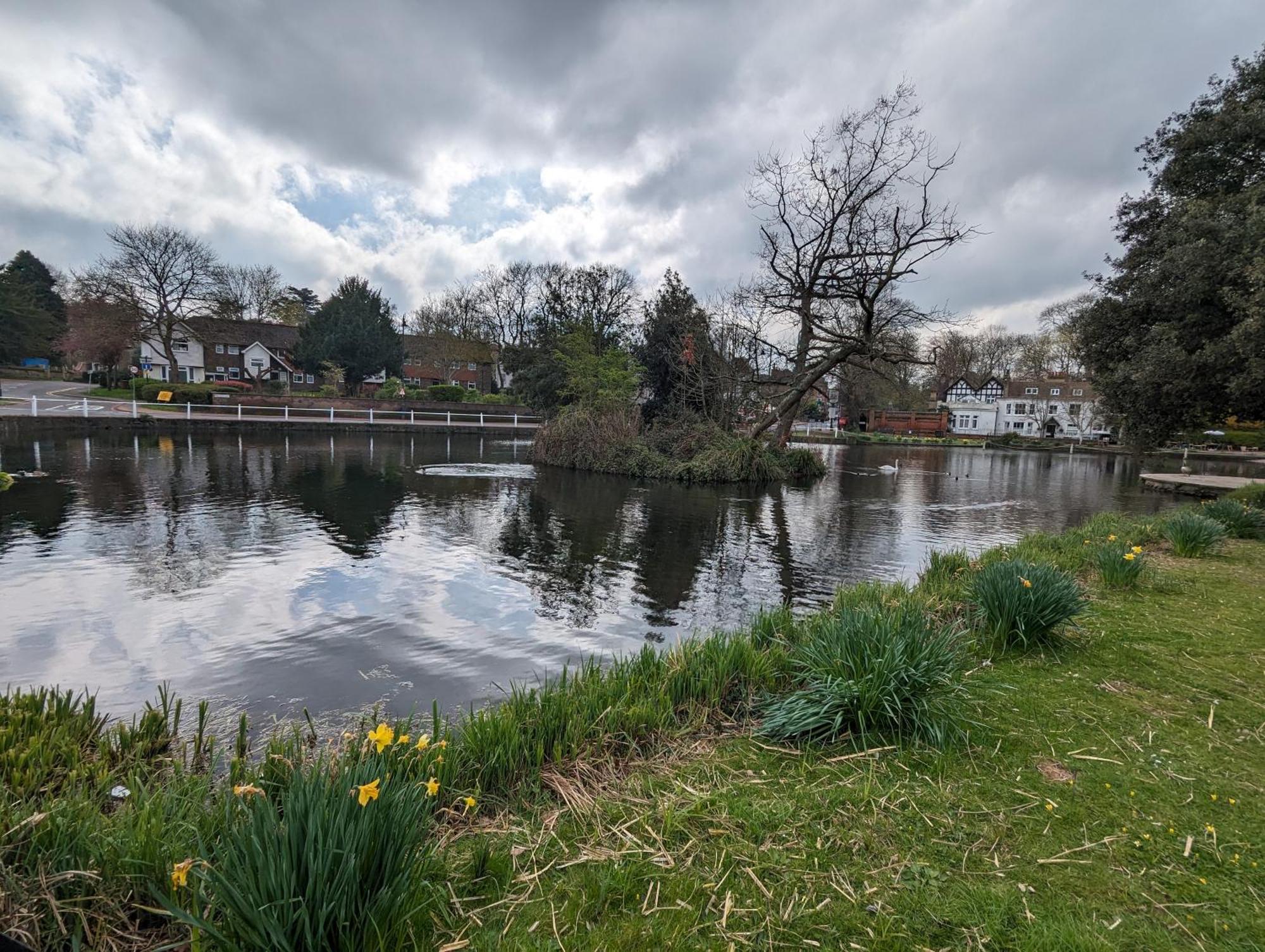 Fantastic 3-Bedroom House In London Morden  エクステリア 写真