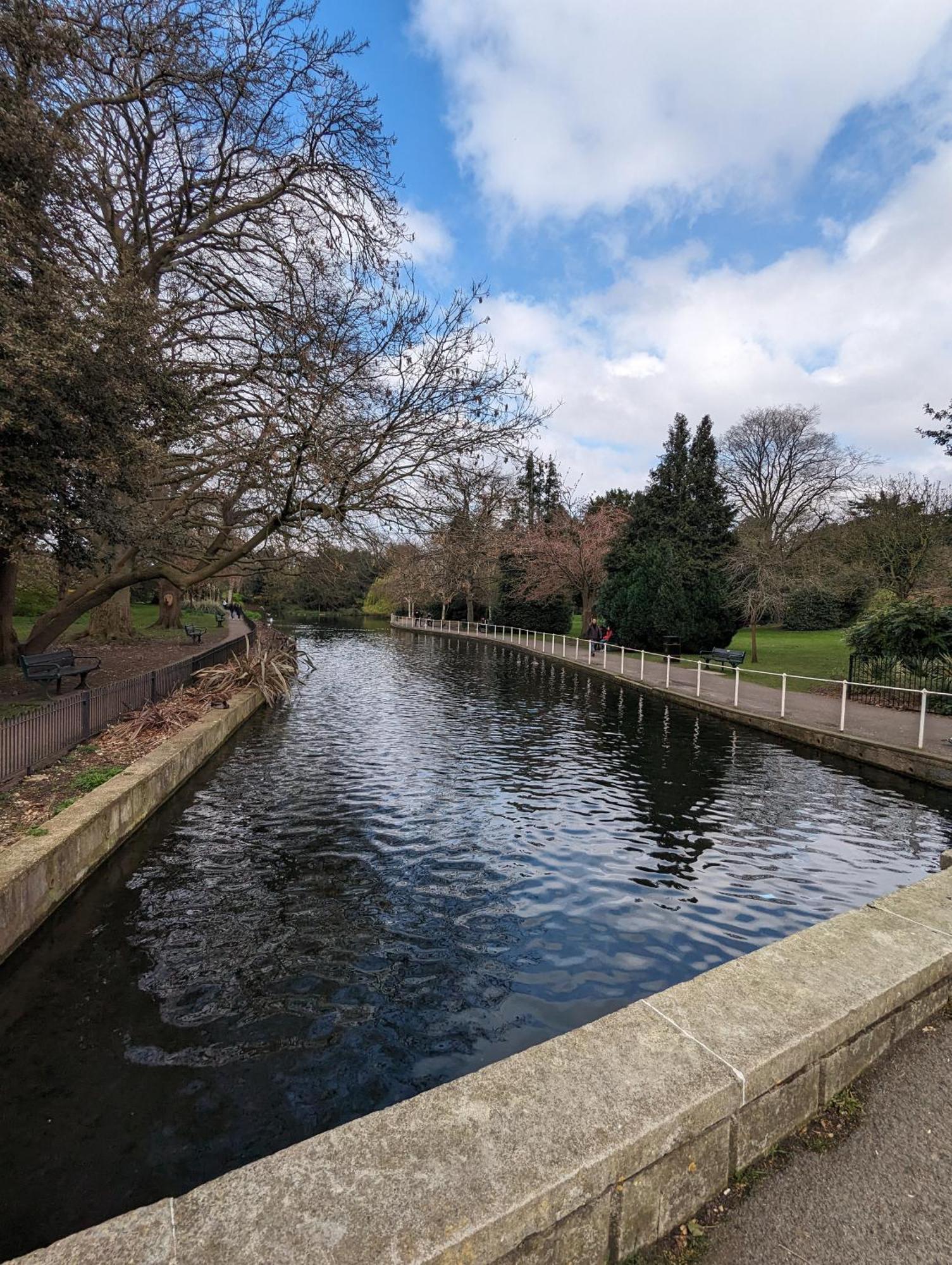 Fantastic 3-Bedroom House In London Morden  エクステリア 写真
